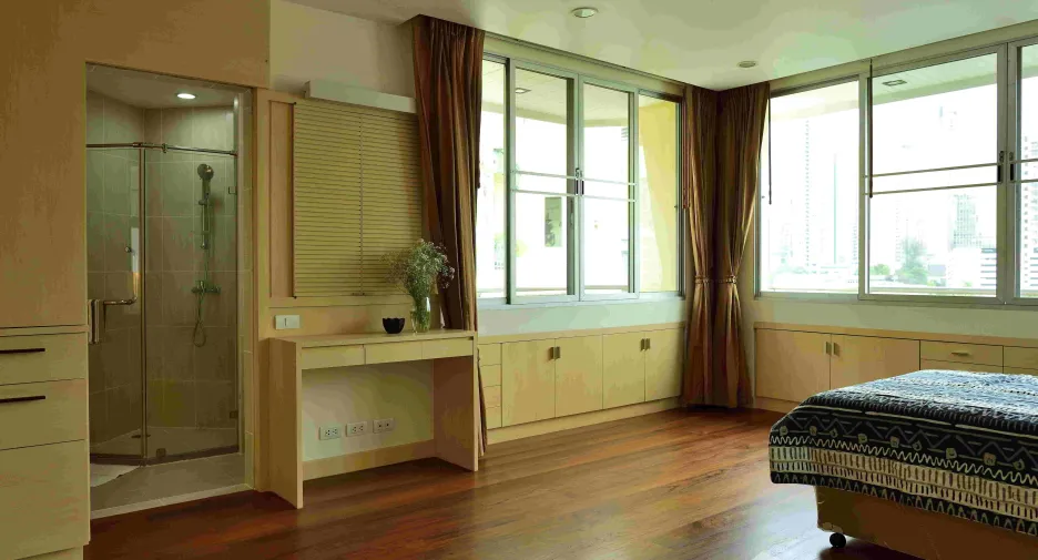 Apartamento en alquiler de 3 habitaciones en Khlong Toei, Bangkok