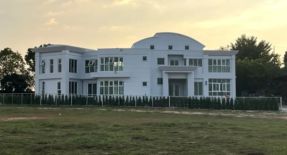 Villa zur Miete und zum Kauf mit 6 Zimmer in East Pattaya, Pattaya