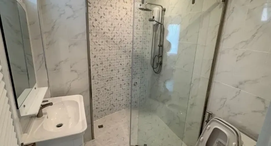 Villa zur Miete und zum Kauf mit 6 Zimmer in East Pattaya, Pattaya