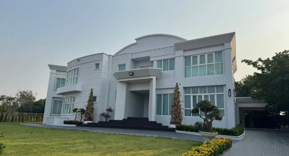 Villa zur Miete und zum Kauf mit 6 Zimmer in East Pattaya, Pattaya