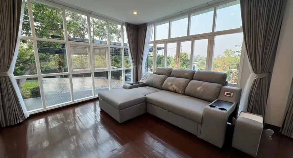 Villa zur Miete und zum Kauf mit 6 Zimmer in East Pattaya, Pattaya