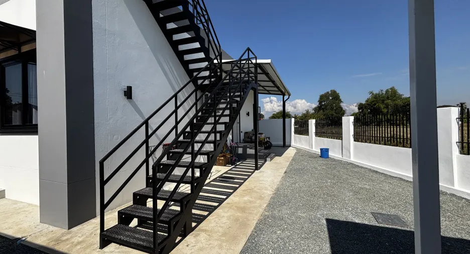 À vendre et à louer 3 chambres villa à San Sai, Chiang Mai