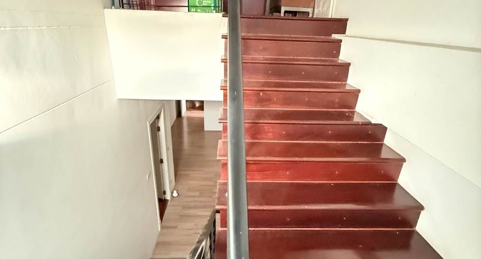 For sale and for rent 4 bedrooms office in Huai Khwang, Bangkok