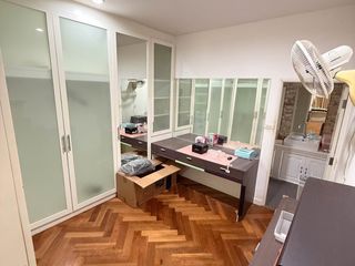 For sale and for rent 4 bedrooms office in Huai Khwang, Bangkok
