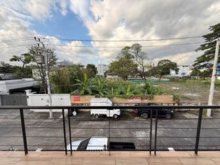 For sale and for rent 4 bedrooms office in Huai Khwang, Bangkok