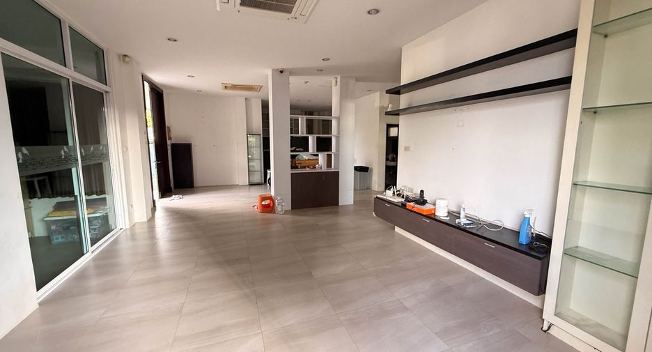 For sale and for rent 4 bedrooms office in Huai Khwang, Bangkok
