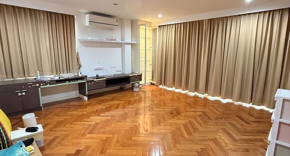 For sale and for rent 4 bedrooms office in Huai Khwang, Bangkok