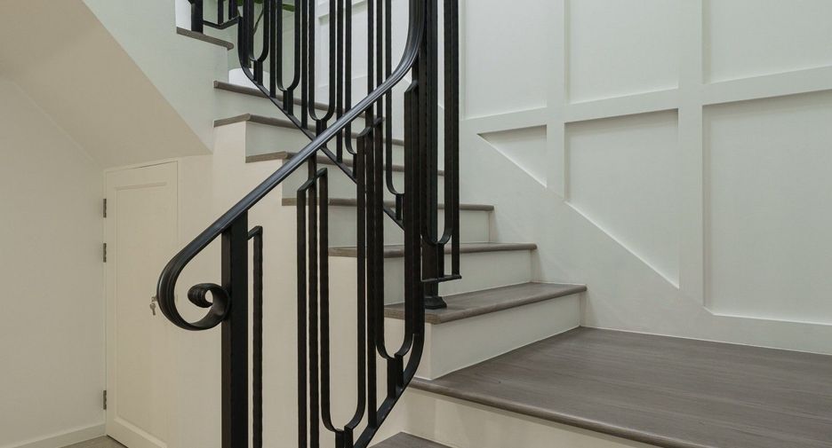For sale and for rent 3 bedrooms townhouse in Watthana, Bangkok