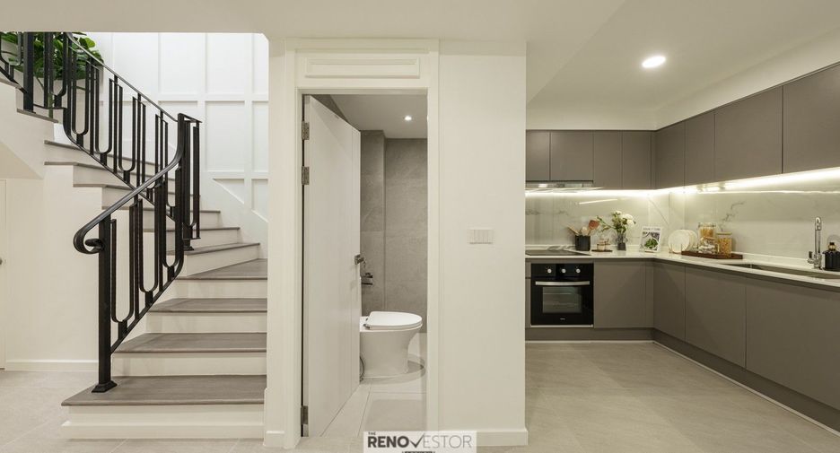For sale and for rent 3 bedrooms townhouse in Watthana, Bangkok