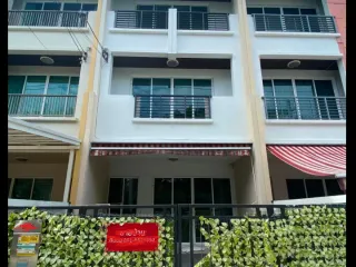 For sale and for rent 3 bedrooms townhouse in Lat Phrao, Bangkok