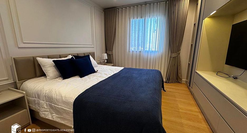 For rent 3 bedrooms condo in Yan Nawa, Bangkok