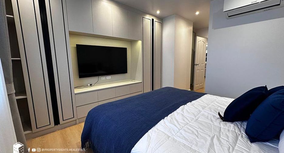 For rent 3 bedrooms condo in Yan Nawa, Bangkok