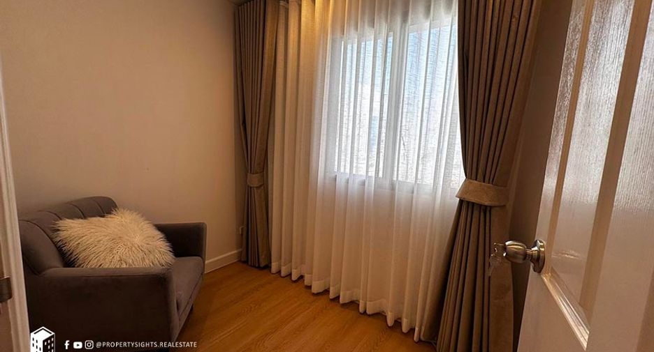 For rent 3 bedrooms condo in Yan Nawa, Bangkok