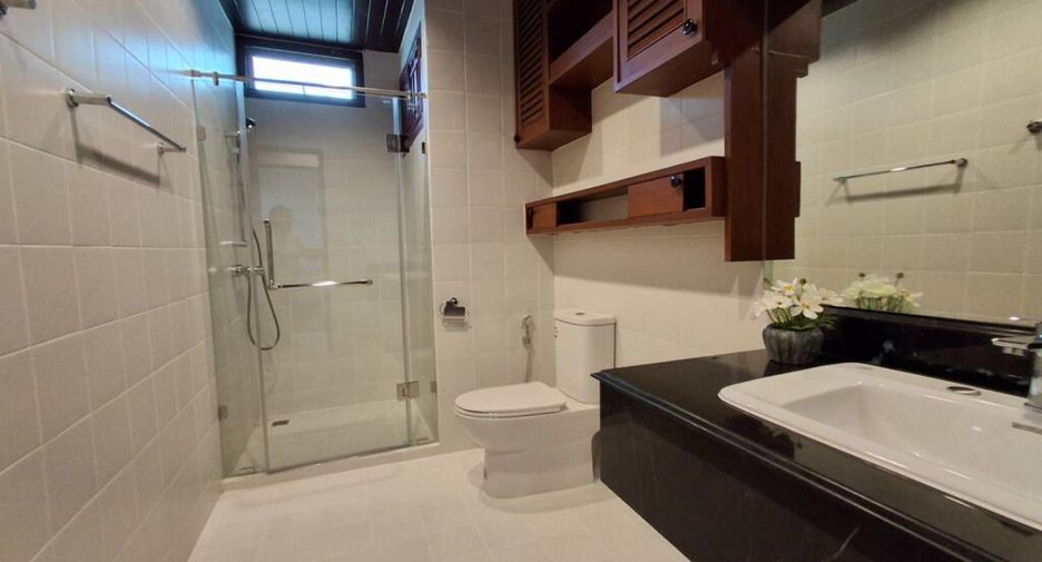 For rent 4 bedrooms condo in Khlong Toei, Bangkok