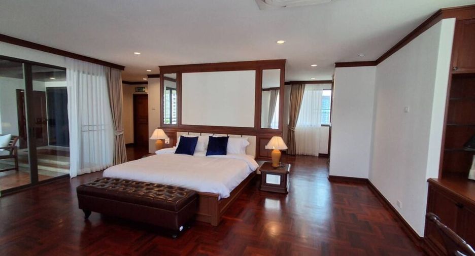 For rent 4 bedrooms condo in Khlong Toei, Bangkok