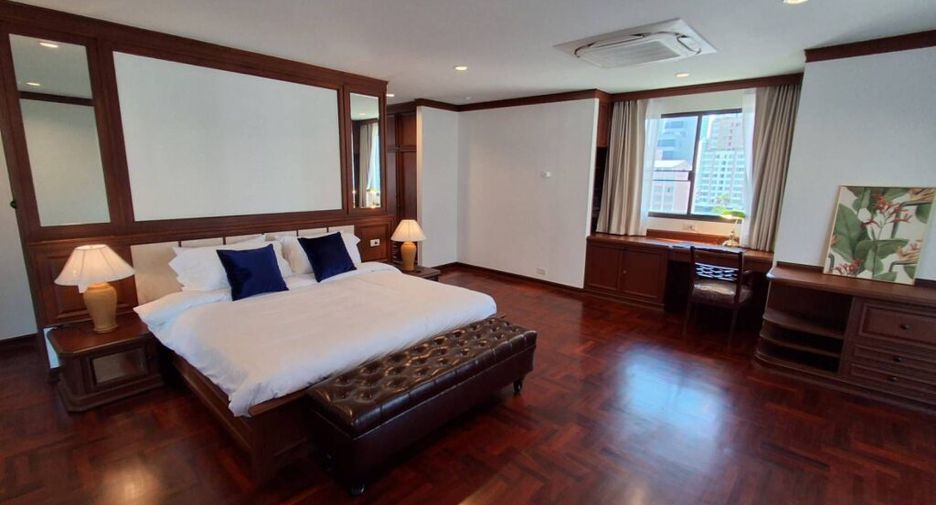 For rent 4 bedrooms condo in Khlong Toei, Bangkok