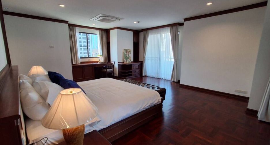 For rent 4 bedrooms condo in Khlong Toei, Bangkok
