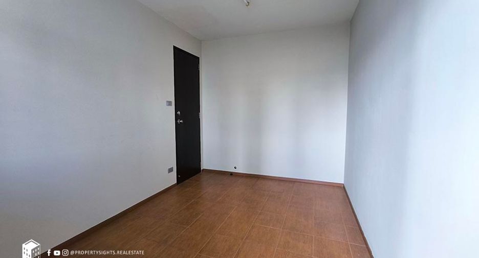 For rent 2 bedrooms condo in Yan Nawa, Bangkok