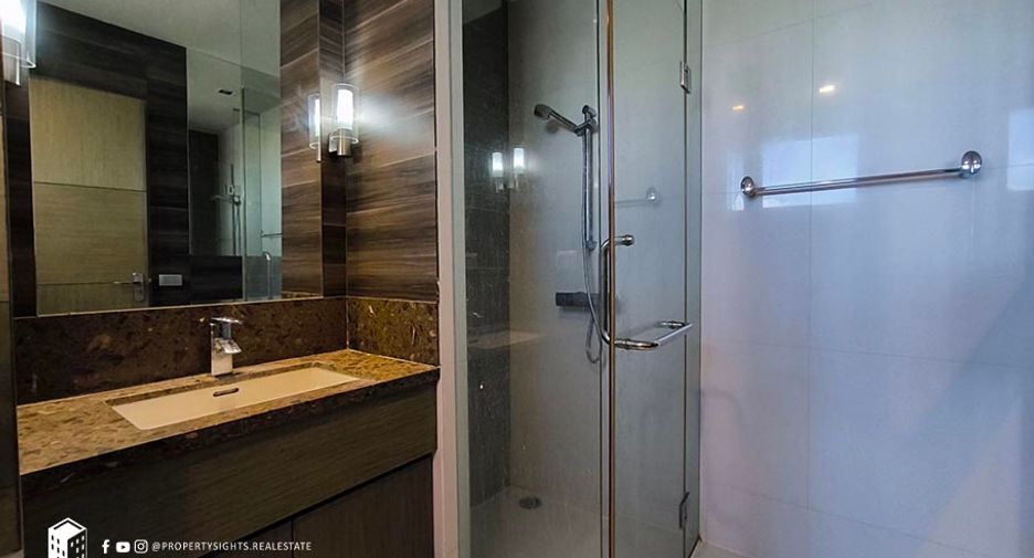 For rent 2 bedrooms condo in Yan Nawa, Bangkok
