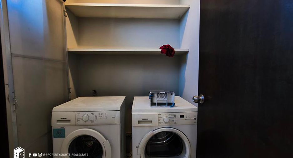 For rent 2 bedrooms condo in Yan Nawa, Bangkok