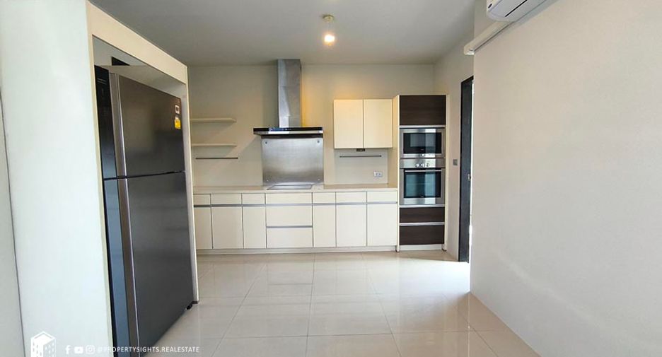 For rent 2 bedrooms condo in Yan Nawa, Bangkok