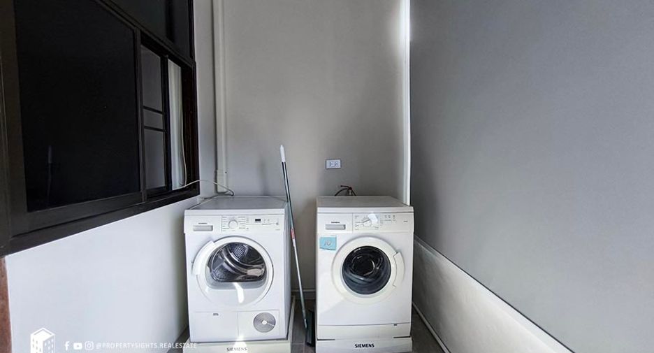 For rent 2 bedrooms condo in Yan Nawa, Bangkok