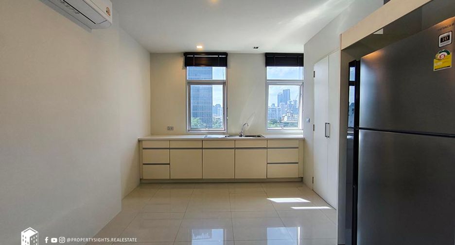 For rent 2 bedrooms condo in Yan Nawa, Bangkok