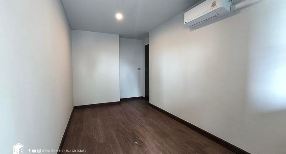For rent 2 bedrooms condo in Yan Nawa, Bangkok