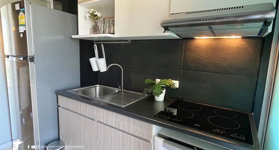 For rent 3 bedrooms condo in Huai Khwang, Bangkok