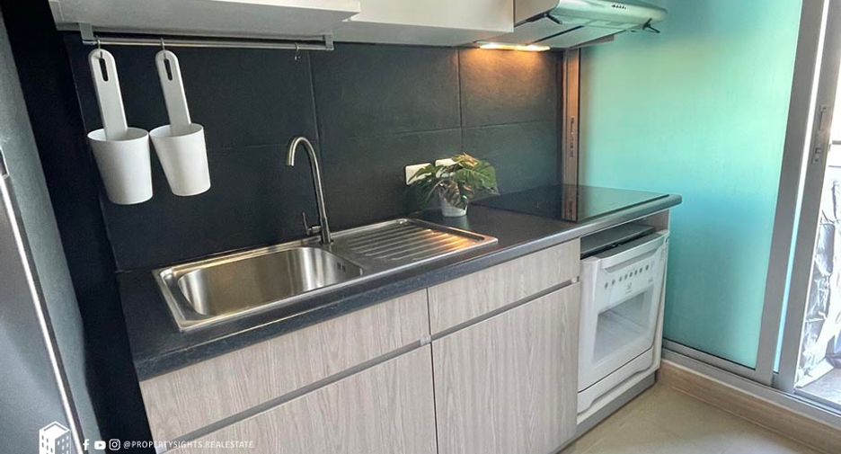 For rent 3 bedrooms condo in Huai Khwang, Bangkok