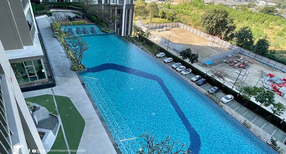 For rent 3 bedrooms condo in Huai Khwang, Bangkok