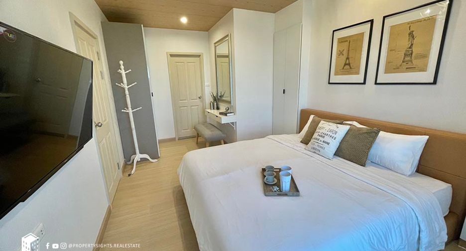 For rent 3 bedrooms condo in Huai Khwang, Bangkok