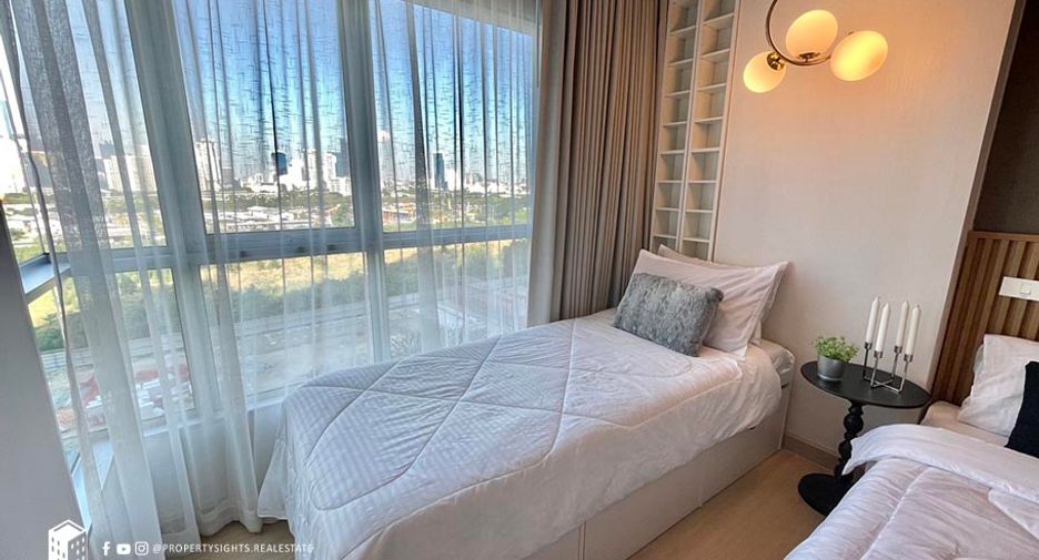 For rent 3 bedrooms condo in Huai Khwang, Bangkok