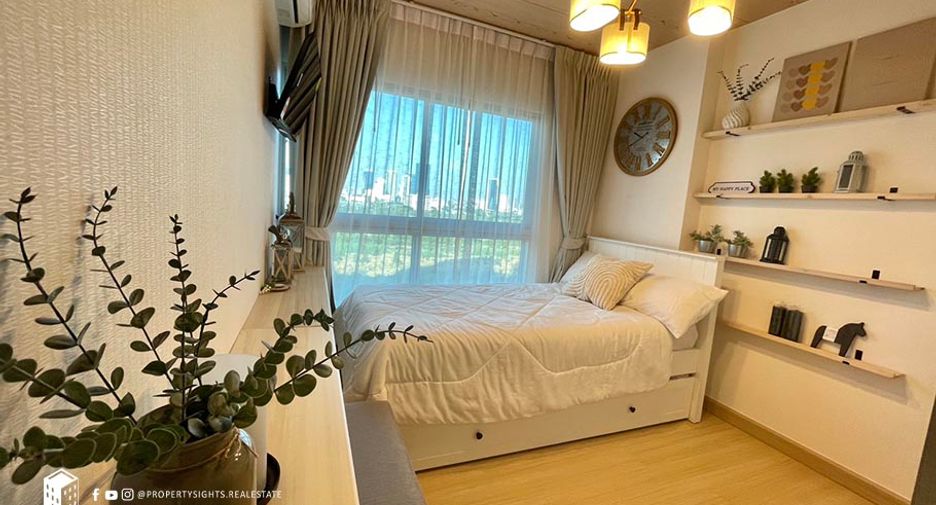 For rent 3 bedrooms condo in Huai Khwang, Bangkok