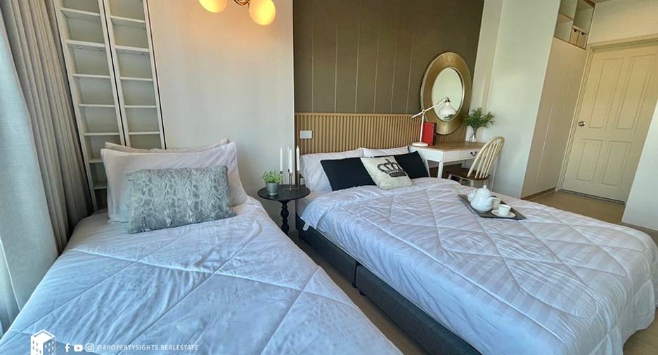For rent 3 bedrooms condo in Huai Khwang, Bangkok