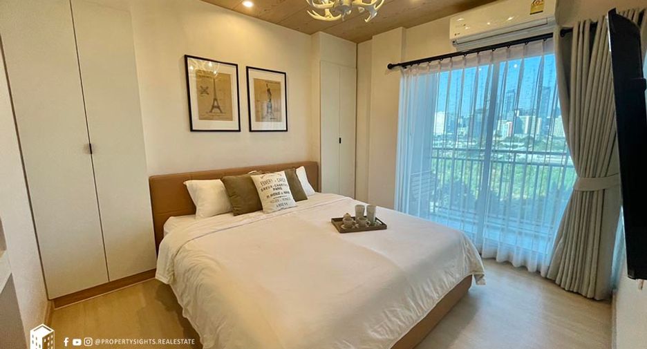 For rent 3 bedrooms condo in Huai Khwang, Bangkok