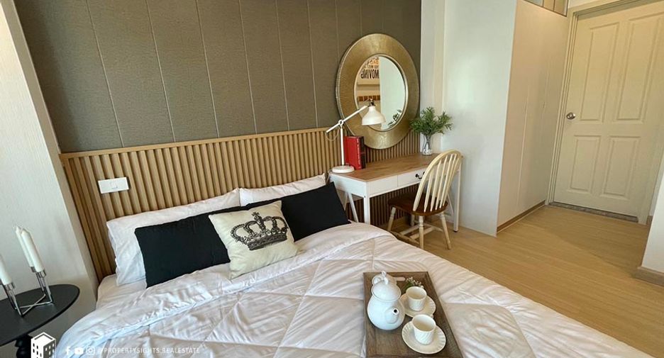 For rent 3 bedrooms condo in Huai Khwang, Bangkok