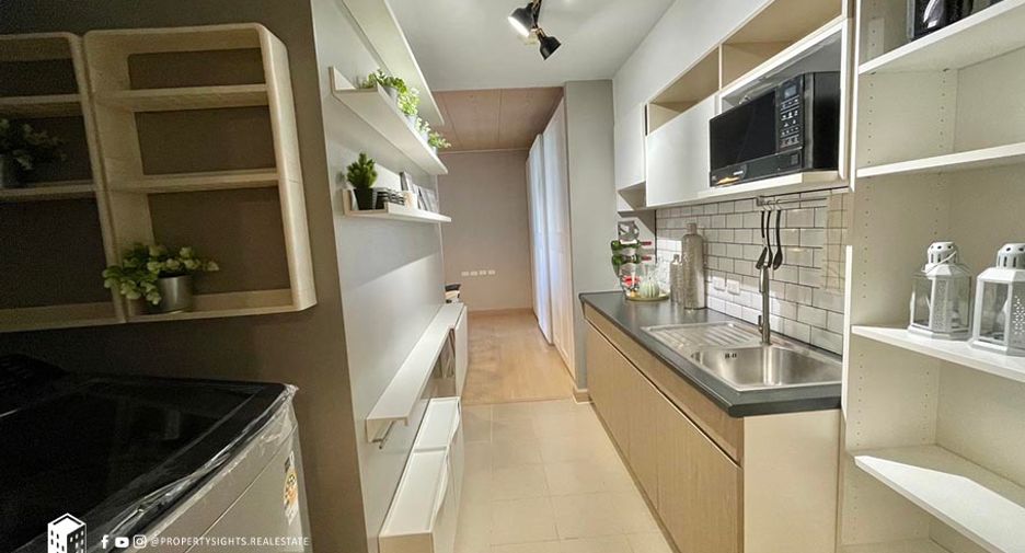 For rent 3 bedrooms condo in Huai Khwang, Bangkok
