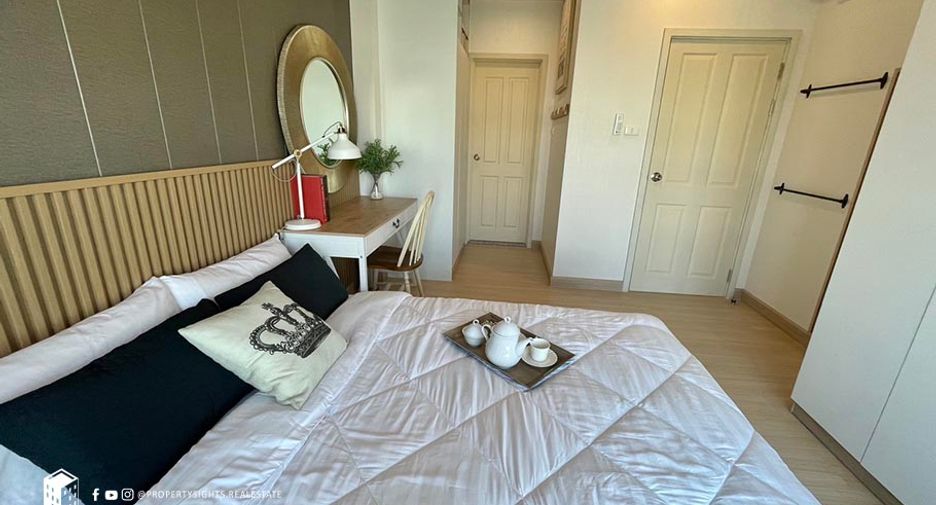 For rent 3 bedrooms condo in Huai Khwang, Bangkok