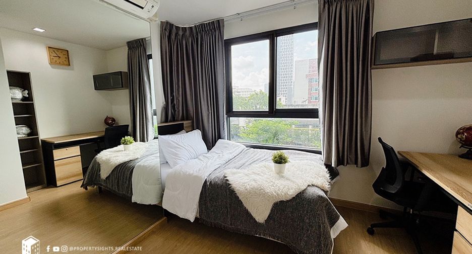 For rent 3 bedrooms condo in Phra Khanong, Bangkok