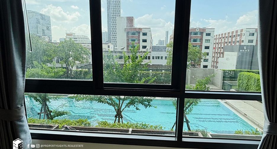For rent 3 bedrooms condo in Phra Khanong, Bangkok