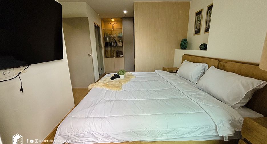 For rent 3 bedrooms condo in Phra Khanong, Bangkok