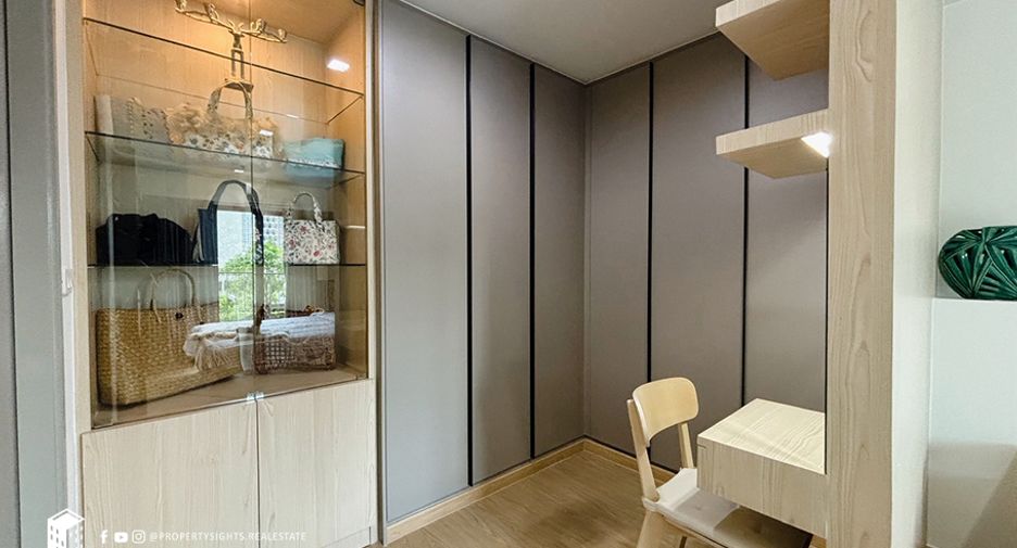For rent 3 bedrooms condo in Phra Khanong, Bangkok