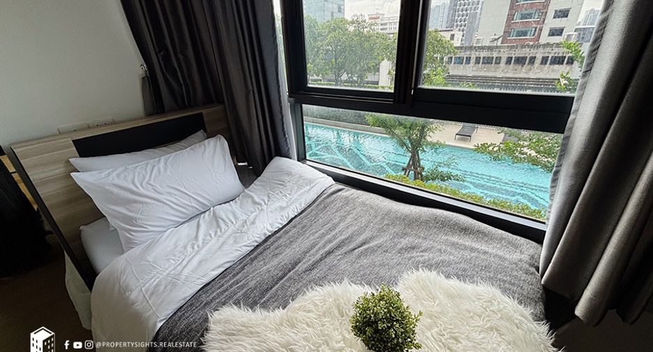 For rent 3 bedrooms condo in Phra Khanong, Bangkok