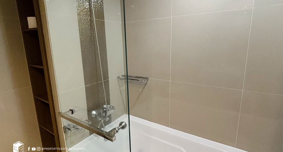 For rent 3 bedrooms condo in Phra Khanong, Bangkok
