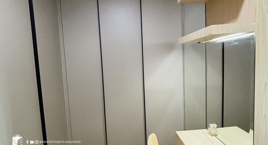 For rent 3 bedrooms condo in Phra Khanong, Bangkok