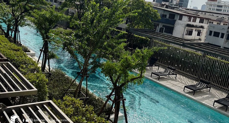 For rent 3 bedrooms condo in Phra Khanong, Bangkok