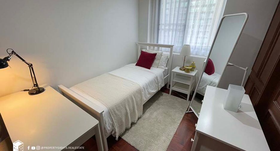 For rent 4 bedrooms condo in Khlong Toei, Bangkok