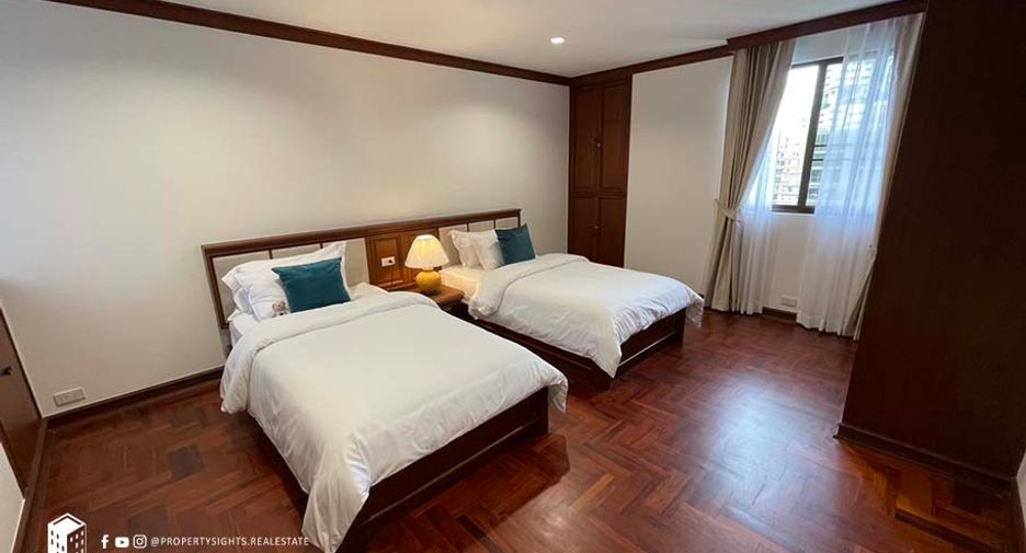 For rent 4 bedrooms condo in Khlong Toei, Bangkok