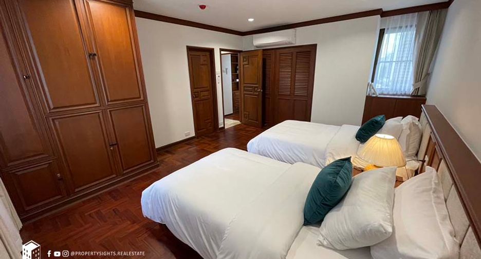 For rent 4 bedrooms condo in Khlong Toei, Bangkok